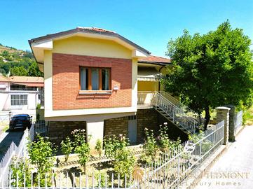 Villa di 180 m² con più di 5 locali e box auto a C