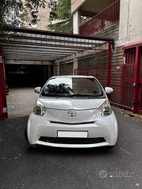 Toyota iq
