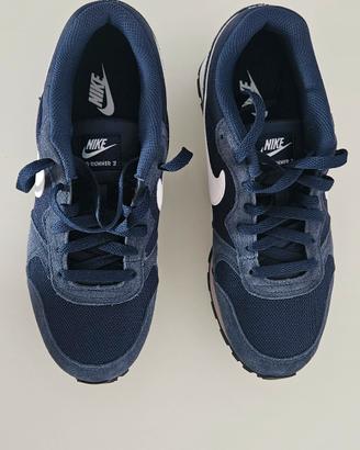 nike md 2 runner 