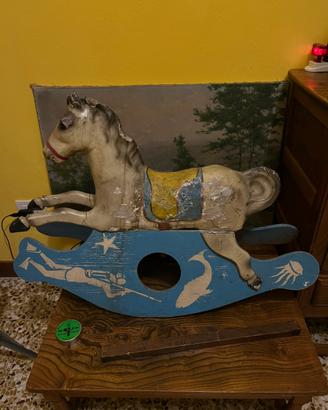 Cavallino a dondolo