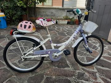 Bicicletta bimba, casco e guantini