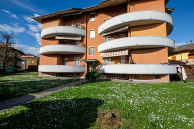 AMBIVERE,TRILOCALE IN CENTRO PAESE