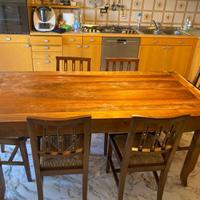 Tavolo in legno massiccio
