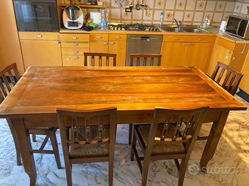 Tavolo in legno massiccio