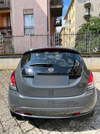 Lancia Ypsilon 1.2 69 CV 94.000 km neopatentati