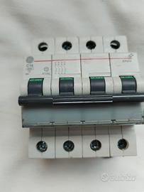 interruttore magnetotermico differenziale trifase 