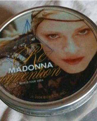 Madonna re inventior  2004