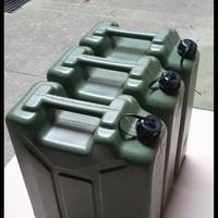 Taniche carbuarnte 20 l'una come nuove