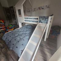 Cameretta bambino con scivolo