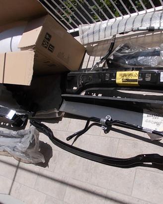 Stock ricambi NUOVI  auto moderne per commercianti