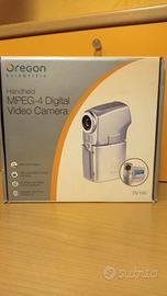 Videocamera, mai usata, con confezione