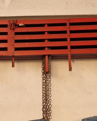 Sponde per autocarri o rimorchi d'epoca.