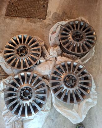 Cerchi in lega Fiat 500 da 15 pollici