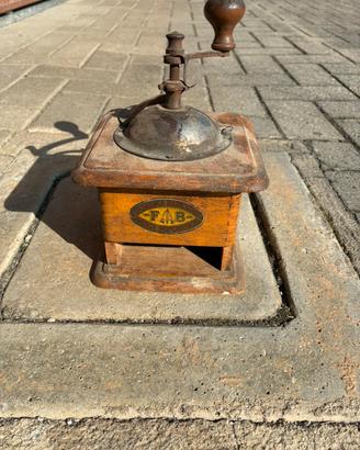 Antico macina caffè tre spade