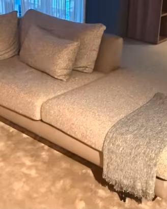 Divano Loveseat con pouf