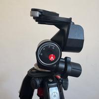 Treppiede Manfroto 190 e testa fotografica Manfrot