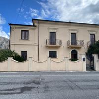 Frascineto (Cs) Villa con garage e giardino