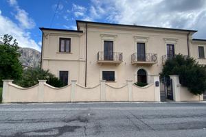 Frascineto (Cs) Villa con garage e giardino