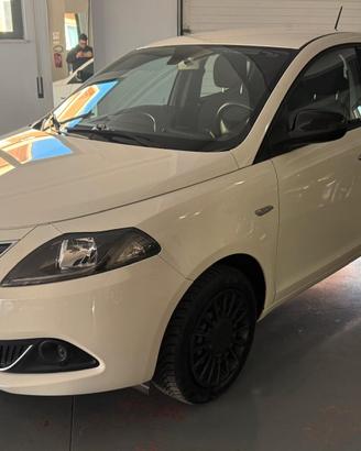 Lancia Ypsilon 1.0 FireFly 5 porte Hybrid Ecochic 