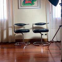 Sedie Cobra in pelle nera di Giotto Stoppino