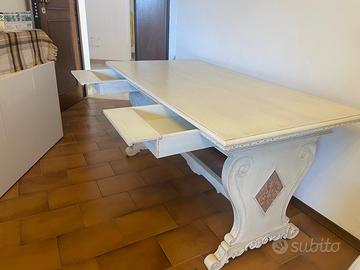 Tavolo  con cassetti