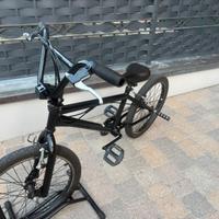 BICI BMX PRONTA ALL USO MANUBRIO GIRA DI 360•