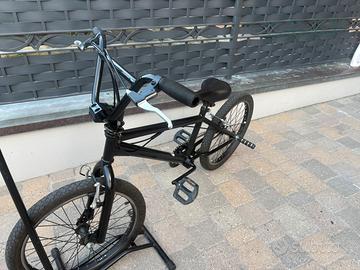 BICI BMX PRONTA ALL USO MANUBRIO GIRA DI 360•