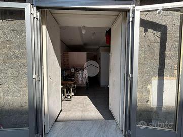 NEGOZIO A NAPOLI