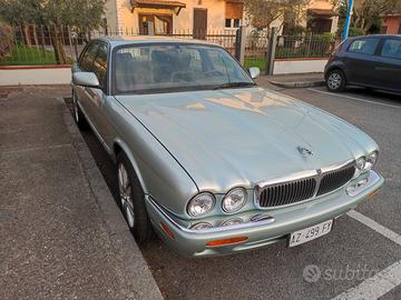 jaguar xj8