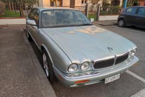 jaguar xj8