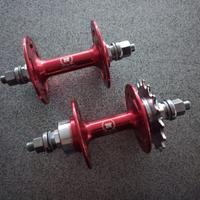 COPPIA MOZZI PISTA-FIXED NOVATEC RED 20+24 FORI