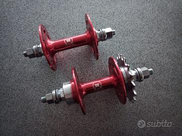 COPPIA MOZZI PISTA-FIXED NOVATEC RED 20+24 FORI