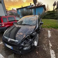 Fiat punto incidentata