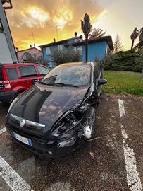 Fiat punto incidentata