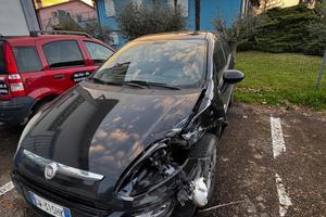 Fiat punto incidentata