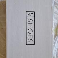 Sandali con tacco triangolare, neri di vernice