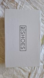 Sandali con tacco triangolare, neri di vernice