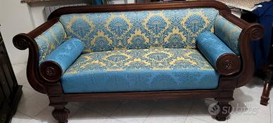 DIVANO DAMASCATO  rimesso a nuovo