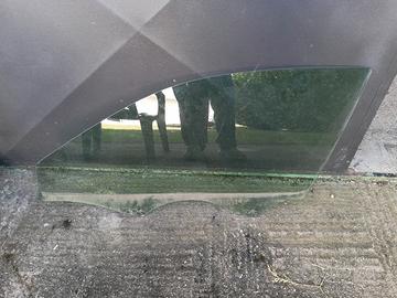 vetro porta lato guida Q2 