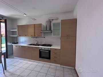 Cucina completa di elettrodomestici