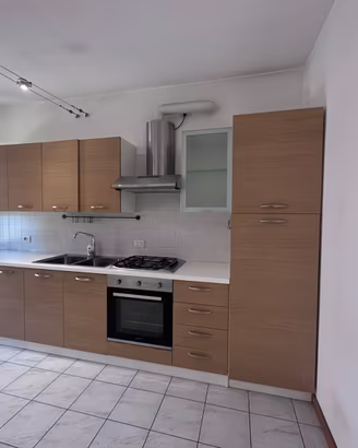 Cucina completa di elettrodomestici