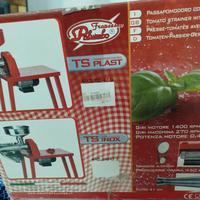 passa pomodoro con tavolo