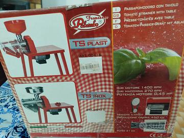 passa pomodoro con tavolo