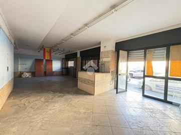 NEGOZIO A NAPOLI