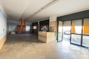 NEGOZIO A NAPOLI
