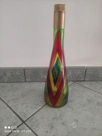Bottiglia in vetro da liquore colorata vintage 