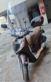 SH 125 anno 2009.       1000 € trattabili