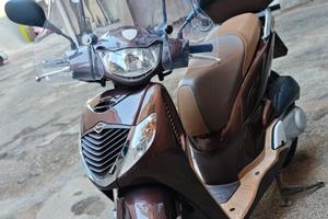 SH 125 anno 2009.       1000 € trattabili