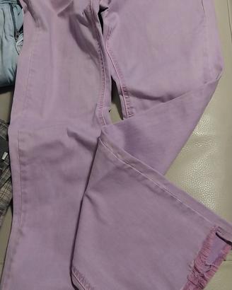 Pantalone jeans rosa in fondo a zampa d'elefante