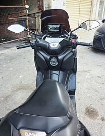 Yamaha X-Max 300